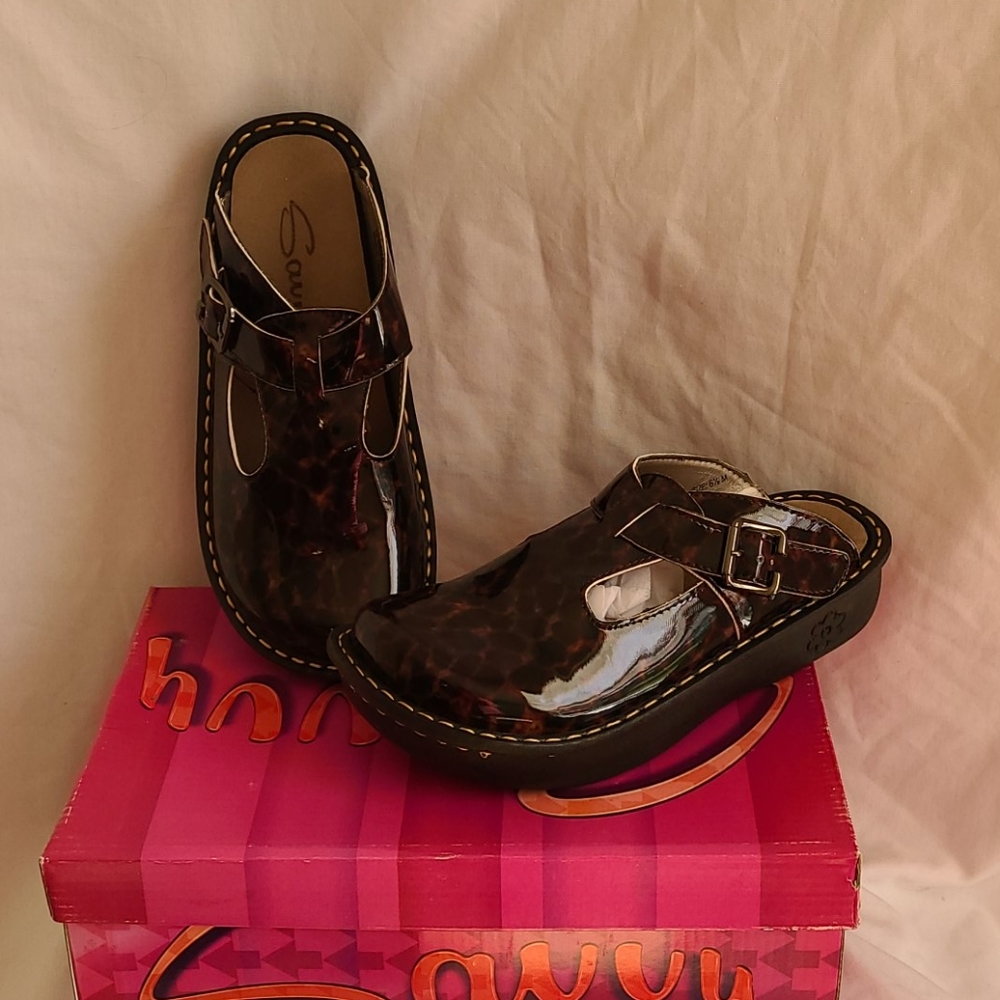 Savvy Nursing Shoes Toroise